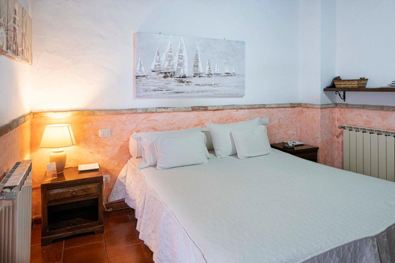 Sa Domu Sarda Suites - Bed & Breakfast Porto Columbu - Perd'E Sali Exterior foto